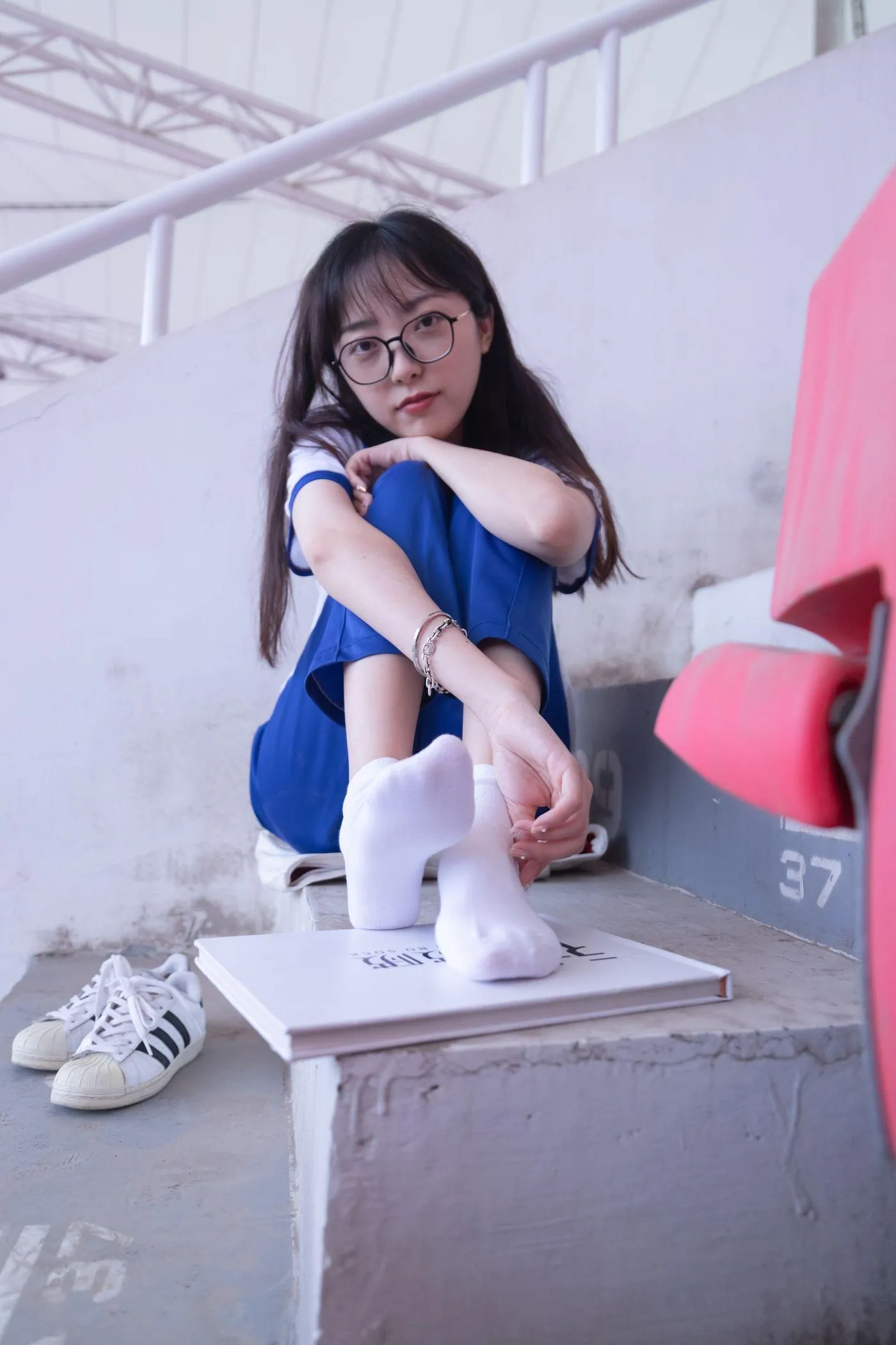 [BoBoSocks袜啵啵]NO.002 稚予-校服、贝壳头、白棉袜、裸足 [139P]插图1